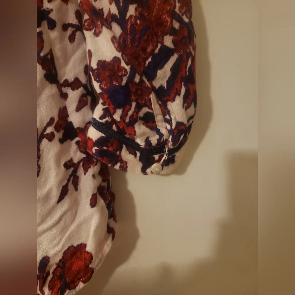 Lucky Brand Women's Blouse - Size Medium - Picture 5 of 6